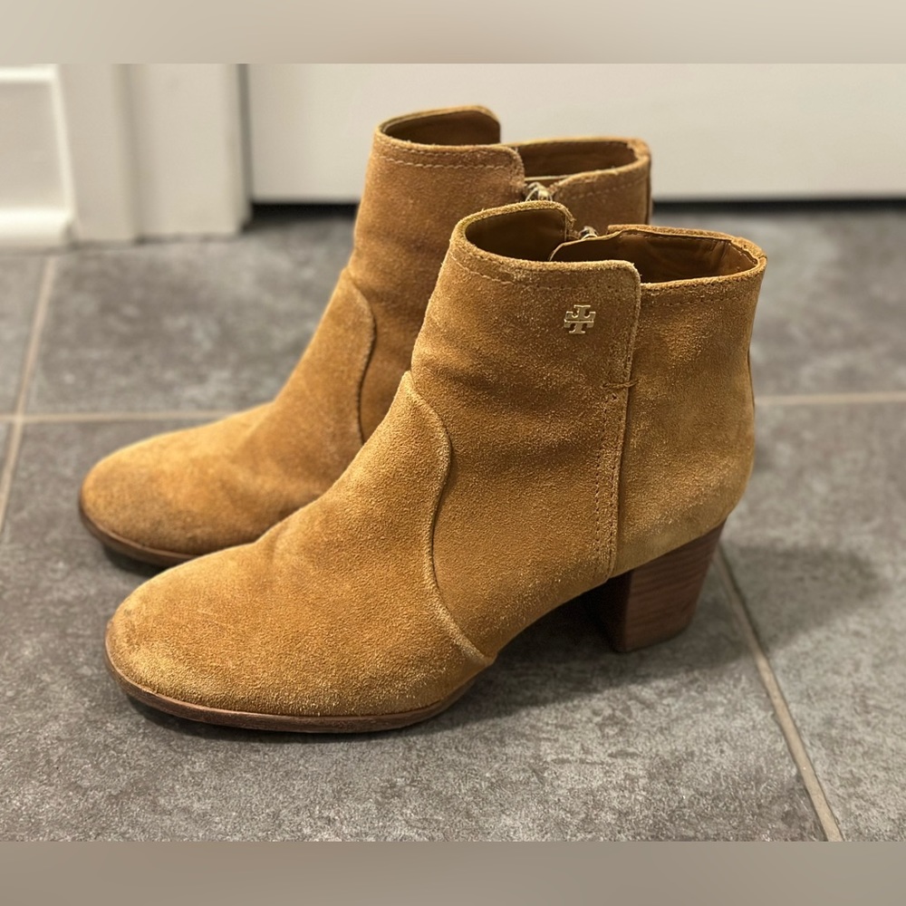 GUC Tory Burch women’s size 7 suede booties in camel color